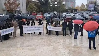 ANGAJAȚII DSVSA AU RELUAT PROTESTELE
