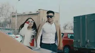 Вот эту девушка