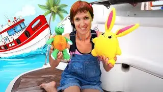 Giro in barca con Una mamma per Lucky. Video con i giocattoli per i bambini piccoli