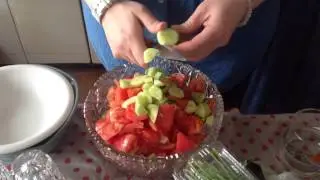 А как вы режете огурцы в салат?
