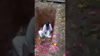 কর্নাটকে ১১ দিন মাটির নিচে থাকার পরেও জীবিত অবস্থায় সেই সাধুবাবাজীকে উদ্ধার।।
