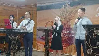 Выступление молодёжного служения - песня 