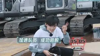 【TNT时代少年团 宋亚轩】聪明亚轩猜出声调密码！机智的成功躲开猎人视线！还有特殊计步方式好可爱！|| 1080HD