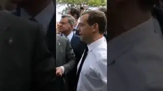 денег нет,но вы держитесь)