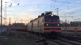 Электровоз ВЛ80К-058 с грузовым поездом