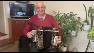 Замечательный гармонист из Суздаля/Играет Перов А.Ф. на гармони Потехиных!!!