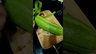 peeling luffa ASMR #asmr #peelingluffa  #ASMR#pellingluffa#peelingcoconut