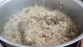 CHICKEN PULAO - Zahida Cooking (English and Spanish subtitles).