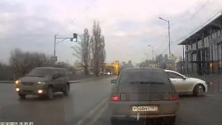 Подбили нос Ягуару