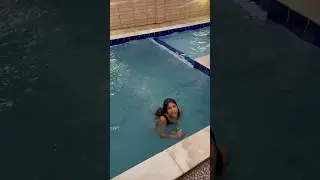PULEI NA PISCINA- I JUMPED IN THE POOL