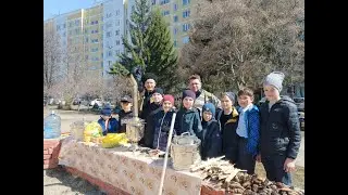 Субботник около 202 дома. Поселок Краснообск 2024 г.