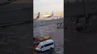 самолёт пытается взлететь
