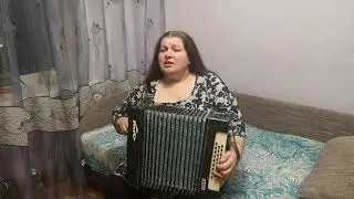Упал бокал на хрустальный....
