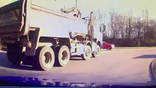 Love drivers on the road!! Who’s at fault?!