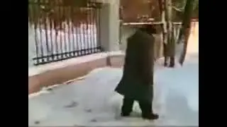 Ай ай ай какой плохой мальчик, что он делает,но кто же это БЕТМЕНТ