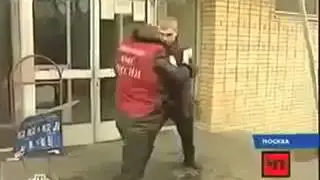 Драка на улице разборки охранника с сотрудником ФМС!