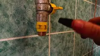 Установка диэлектрической муфты на газовый кран.
