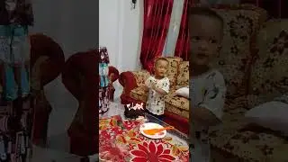 ulang tahun Iko , yang tiup lilin ezhar