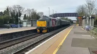 37611 ‘Denise’ and 37901 ‘Mirrlees Pioneer’ pass Radley 5/4/24 17:09pm