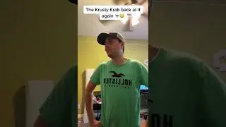 Mr.Krabs spanks squidward 