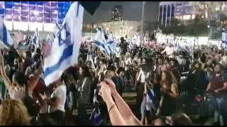 Thousands in Tel Aviv celebrate 