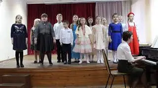 Хор младших классов "Песенка про гаммы" , концертмейстер Шматова А.В.