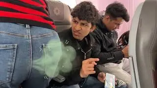 प्लेन में पियूष के मुँह पर पाद मार दिया 😭 #souravjoshivlogs