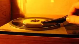 Looping groove with DUX Record Player