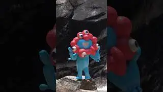 水辺で遊ぶミャクミャクさま