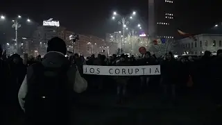 Haideți acum o juma de oră să strigăm toți demisia, ca să batem recordul
