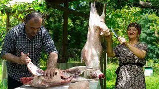 Slaughtering a giant lamb in the village and cooking it for the family