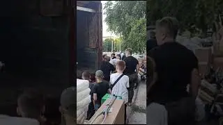 Погрузка гуманитарной помощи на госпиталь Белгорода