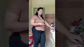 Si gemoy lagi masak sambel Pete ( pintunya lebar )