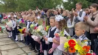 Первоклашки пгт Восточный Кировской области станцевали свой первый танец на линейке.