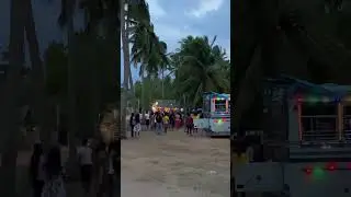 Ланкийцы автобусами приезжают к океану,сначала все купаются,потом едят,веселятся и уезжают,4.08.2024