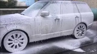Touchless Cleaning with Nerta SKY WE 64 of a very dirty Range Rover