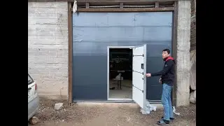 Секционные ворота с встроенной дверью Италия, цвет антрацит.