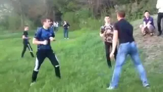 Драка дураков против мужика