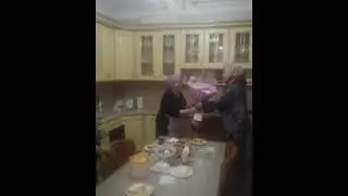 2021 Макка Межиева поздравила Тумишу с днем рождения спела для неё  песню