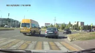 Маршрутка игнорирует выделенную полосу