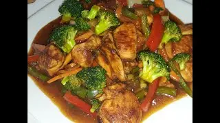 Pollo Salteado con Vegetales
