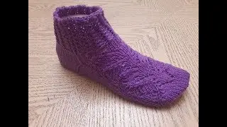 Openwork socks on two knitting needles without a seam.