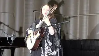 J. S. Bach Lute Suite e - minor BWV 996 - Gigue played by Hedvika Švendová on 8strings guitar