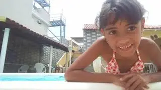 Brincadeira       na piscina