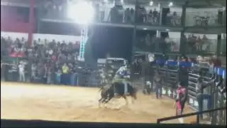 PEÃO CAINDO DO TOURO BRAVO
