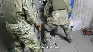 Взлом двери в банк 4 класса. Реальные усиленные взломостойкие двери. Бункерные герметичные бронедвер