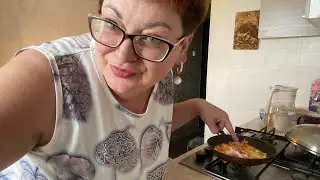 ГОТОВИМ ВМЕСТЕ/Яичница с помидором и сельдереем 👌