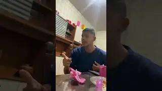 garotinha dando um fecho cis e lacrando o seu amigo gay