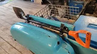 Как закрепить лопату Fiskars на мотоцикле с коляской. 7 августа 2024 г.