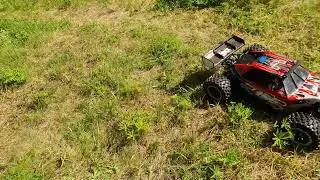 Losi DBXL E 2.0  send to rooftop like hell in shitty long  grass